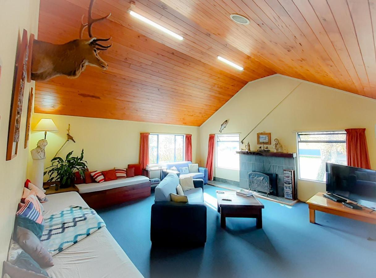 Tongariro River Retreat 图朗伊 外观 照片